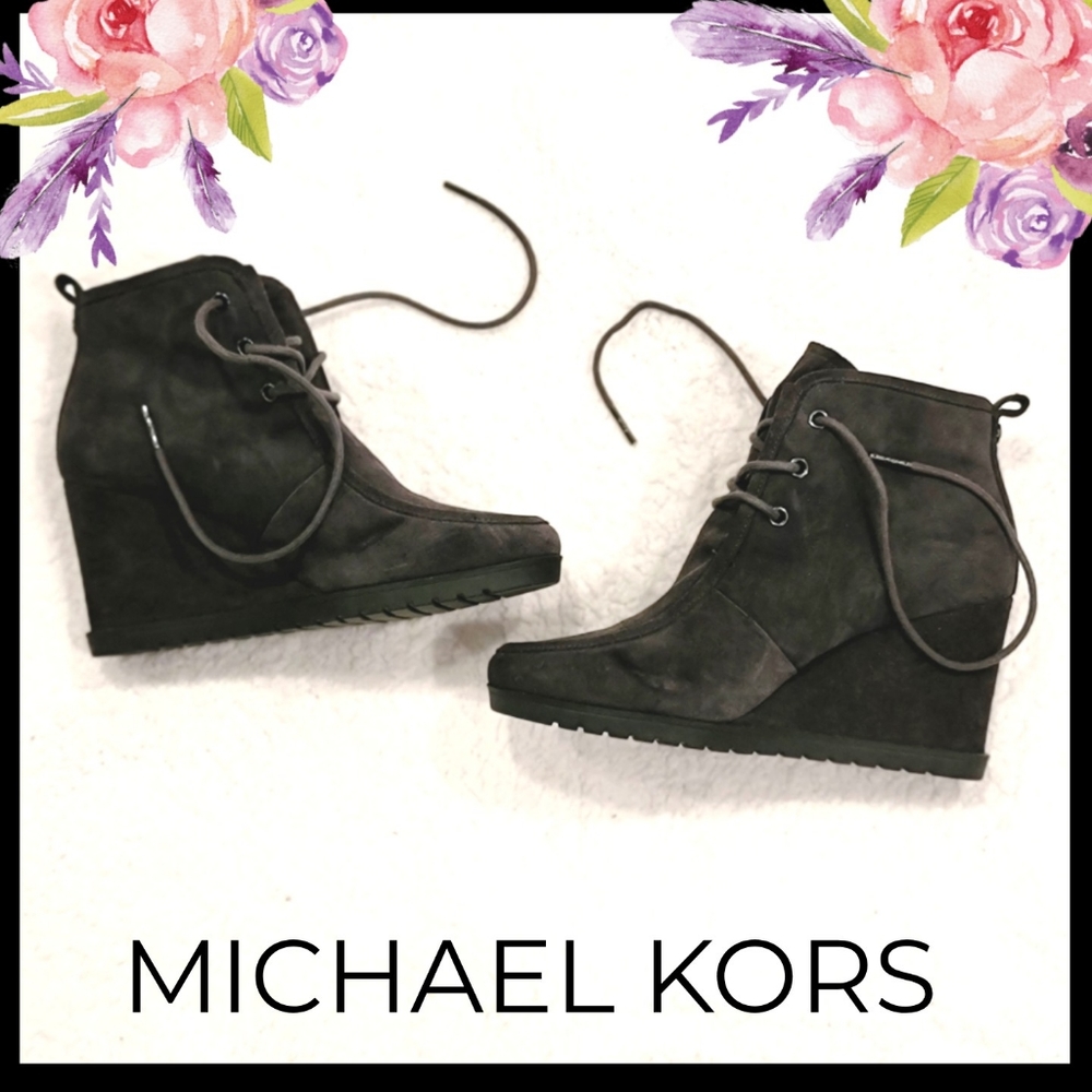 ♥️ Michael Kors/Size: 6/ Gray Suede Lace-Up Wedge Boot